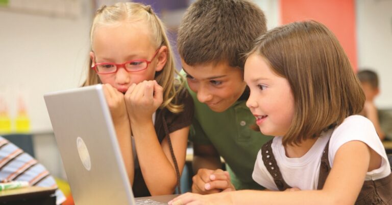 Children on computer (public domain photo)